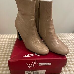 Impo Women's Wheat Heeled Boots